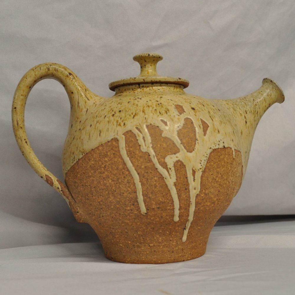 7.5 cup Lewis stoneware teapot brown glaze drip (437w)